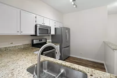 303 Glen Leven Court #303, Schaumburg, IL 60194 - Photo 7