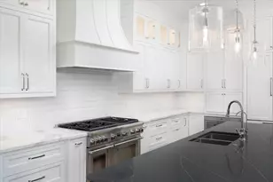 924 E Chicago Ave, Naperville, IL 60540 - Photo 15