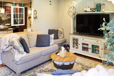 910 Shields Avenue, Winthrop Harbor, IL 60096 - Photo 5