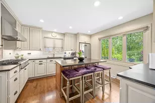 1706 Holly Ave, Darien, IL 60561 - Photo 13