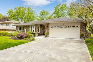 1706 Holly Ave, Darien, IL 60561 - Photo 3