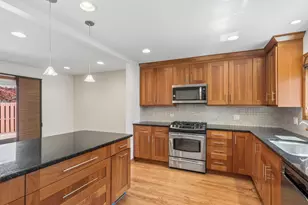 130 Windsor Dr, Vernon Hills, IL 60061 - Photo 3
