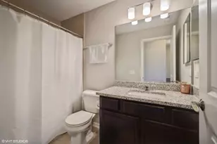 850 Lexington Cir W, Des Plaines, IL 60016 - Photo 9