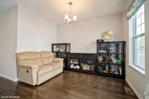 850 Lexington Cir W, Des Plaines, IL 60016 - Photo 3
