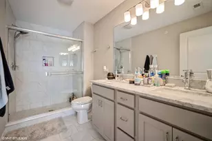 850 Lexington Cir W, Des Plaines, IL 60016 - Photo 11
