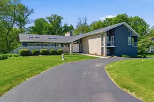 71 Oak Creek Dr, Yorkville, IL 60560 - Photo 3