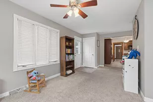 410 Wilcox St, Joliet, IL 60435 - Photo 23