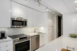 1310 N Ritchie Ct, Chicago, IL 60610 - Photo 5