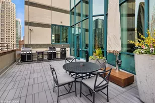 100 E Huron St, Chicago, IL 60611 - Photo 19