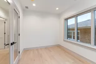 3317 N Avers Ave, Chicago, IL 60618 - Photo 17