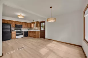 850 S Hillside Ave, Elmhurst, IL 60126 - Photo 13