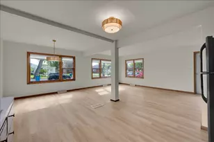 850 S Hillside Ave, Elmhurst, IL 60126 - Photo 17
