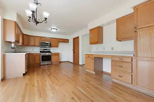 207 Sherman Ln, Poplar Grove, IL 61065 - Photo 5