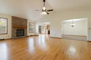 207 Sherman Ln, Poplar Grove, IL 61065 - Photo 3