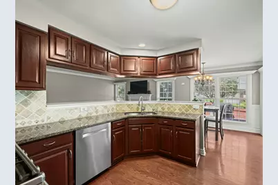 301 Lynwood Circle, Bloomingdale, IL 60108 - Photo 7