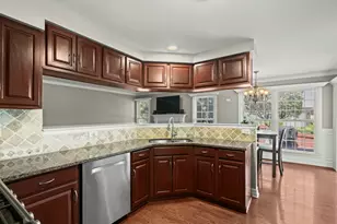 301 Lynwood Cir, Bloomingdale, IL 60108 - Photo 7