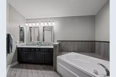 301 Lynwood Circle, Bloomingdale, IL 60108 - Photo 15