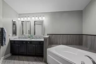 301 Lynwood Cir, Bloomingdale, IL 60108 - Photo 15