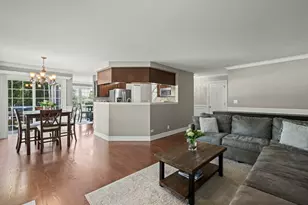 301 Lynwood Cir, Bloomingdale, IL 60108 - Photo 9