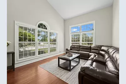 301 Lynwood Circle, Bloomingdale, IL 60108 - Photo 3