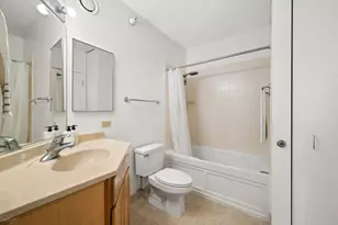 222 N Columbus Dr, Chicago, IL 60601 - Photo 13