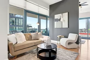 340 W Superior St, Chicago, IL 60654 - Photo 3