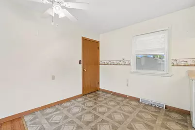3323 W Denison Avenue, Davenport, IA 52804 - Photo 7