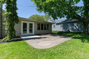 2908 26th St, Moline, IL 61265 - Photo 7