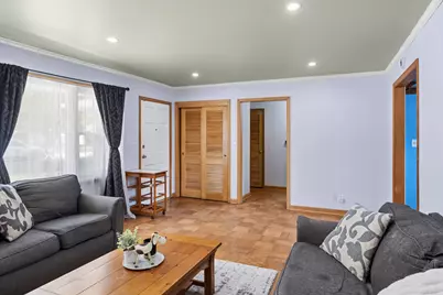 566 Michigan Avenue, Aurora, IL 60506 - Photo 7