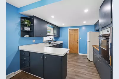 566 Michigan Avenue, Aurora, IL 60506 - Photo 11