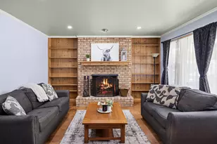566 Michigan Ave, Aurora, IL 60506 - Photo 5