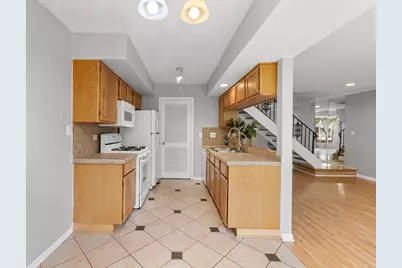 146 Inverrary Lane #146, Deerfield, IL 60015 - Photo 7