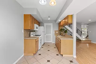 146 Inverrary Ln, Deerfield, IL 60015 - Photo 7