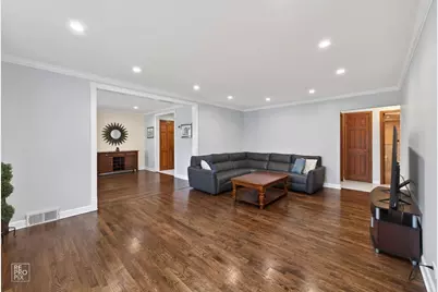 221 E Grantley Avenue, Elmhurst, IL 60126 - Photo 3