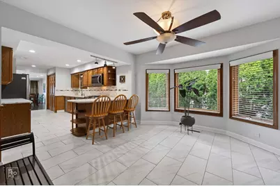 221 E Grantley Avenue, Elmhurst, IL 60126 - Photo 11