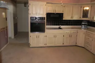 9 E North Ct, Decatur, IL 62526 - Photo 7