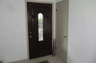 9 E North Ct, Decatur, IL 62526 - Photo 3
