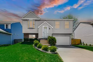 217 Atlantic Dr, Vernon Hills, IL 60061 - Photo 1