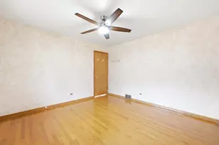 8642 Gross Point Rd, Skokie, IL 60077 - Photo 17