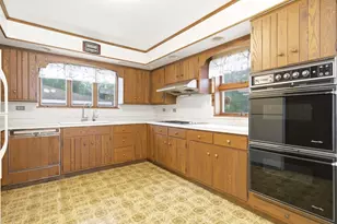 8642 Gross Point Rd, Skokie, IL 60077 - Photo 19