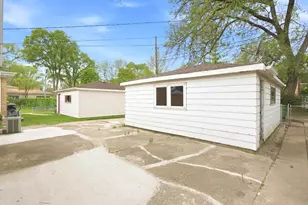 8642 Gross Point Rd, Skokie, IL 60077 - Photo 29