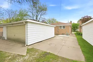 8642 Gross Point Rd, Skokie, IL 60077 - Photo 27