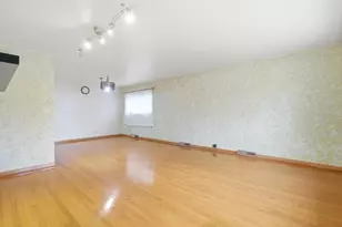 8642 Gross Point Rd, Skokie, IL 60077 - Photo 9
