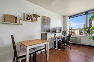 1360 N Sandburg Terrace, Chicago, IL 60610 - Photo 9
