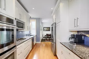 942 W Belle Plaine Ave, Chicago, IL 60613 - Photo 11
