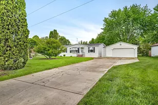 2910 E 11th Rd, Ottawa, IL 61350 - Photo 1