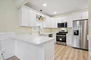 8848 S Wabash Ave, Chicago, IL 60619 - Photo 5