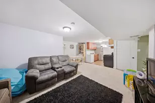821 Larkin Ave, Elgin, IL 60123 - Photo 27