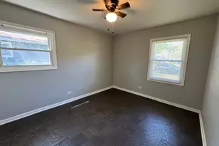 1123 Cedar Ln, Elk Grove Village, IL 60007 - Photo 9