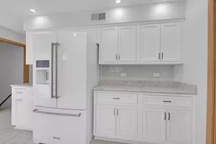 9700 S Kolmar Ave, Oak Lawn, IL 60453 - Photo 9
